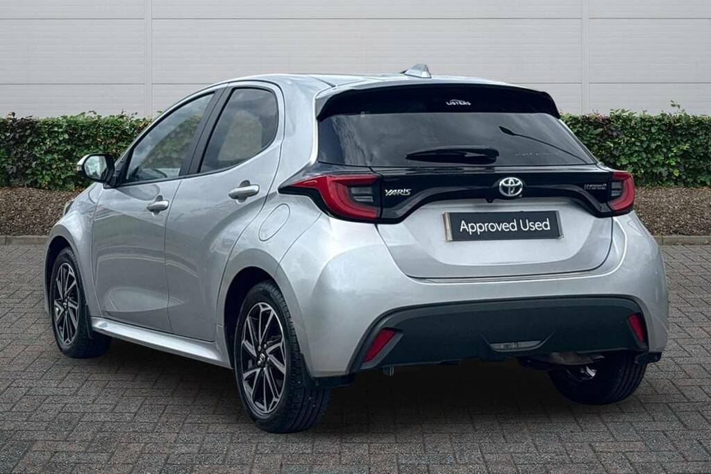 Toyota Yaris 1.5 Hybrid Design Cvt Silver