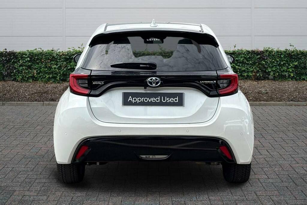Toyota Yaris 1.5 Hybrid Excel Cvt FV23GKU White #3