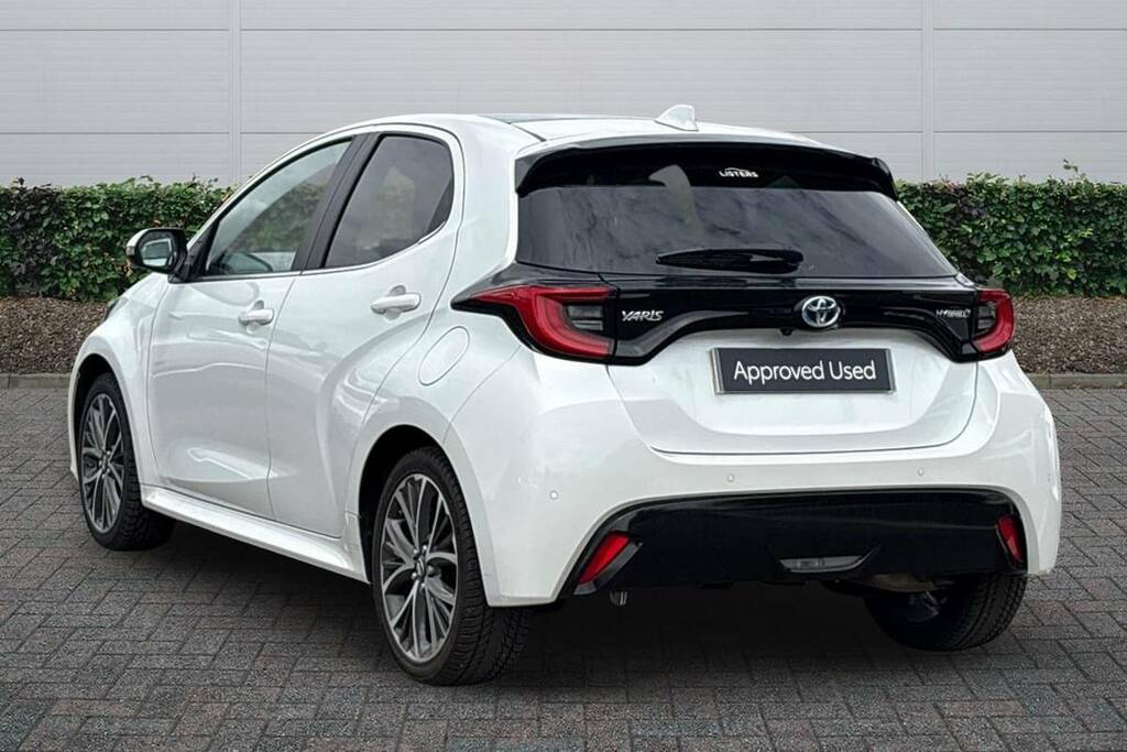 Toyota Yaris 1.5 Hybrid Excel Cvt White