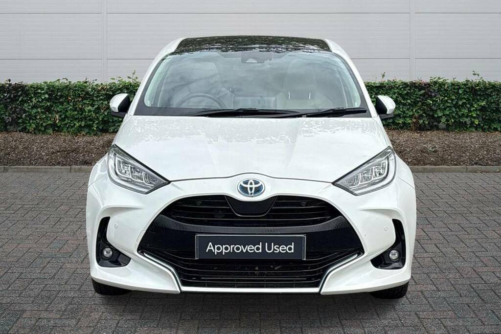 Toyota Yaris 1.5 Hybrid Excel Cvt FV23GKU White #2