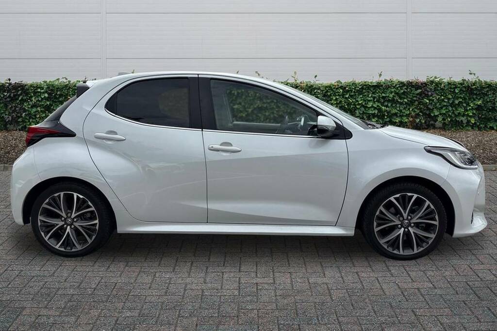 Toyota Yaris 1.5 Hybrid Excel Cvt FV23GKU White #4