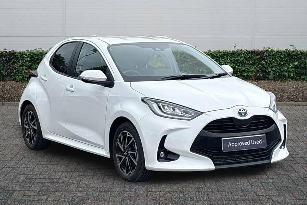 Toyota Yaris 1.5 Hybrid Design Cvt White
