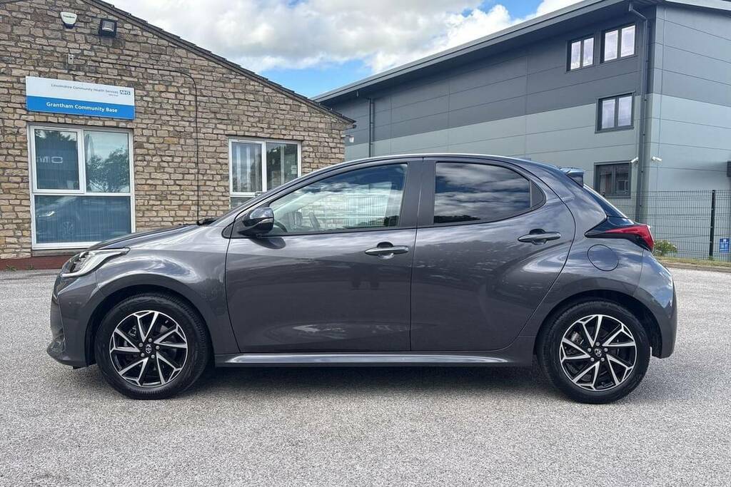 Toyota Yaris 1.5 Hybrid Design Cvt FX24YRS Grey #3