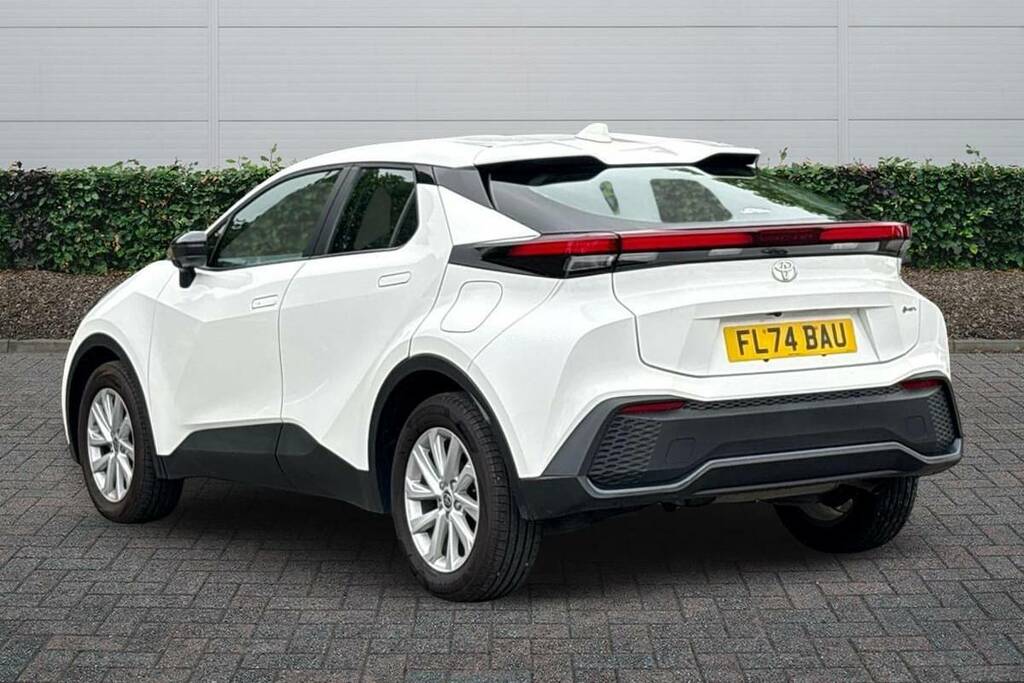 Toyota C-Hr 1.8 Hybrid Icon Cvt FL74BAU White #2