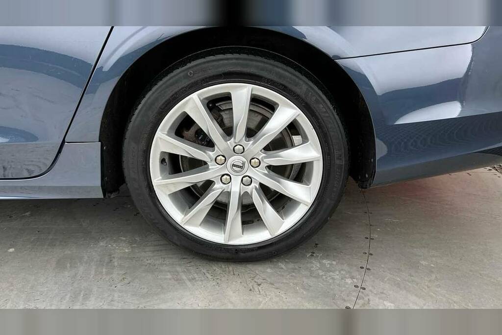 Volvo V90 2.0 B4d Momentum Blue #4