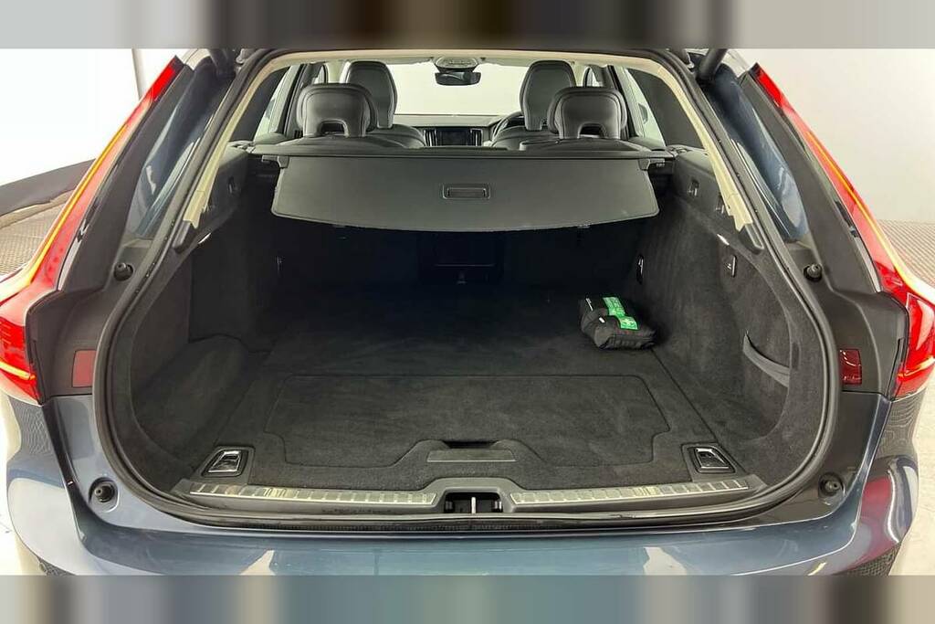 Volvo V90 2.0 B4d Momentum Blue #5