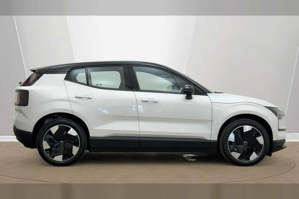 Volvo EX30 315Kw Twin Motor Performance Plus 69Kwh White #2