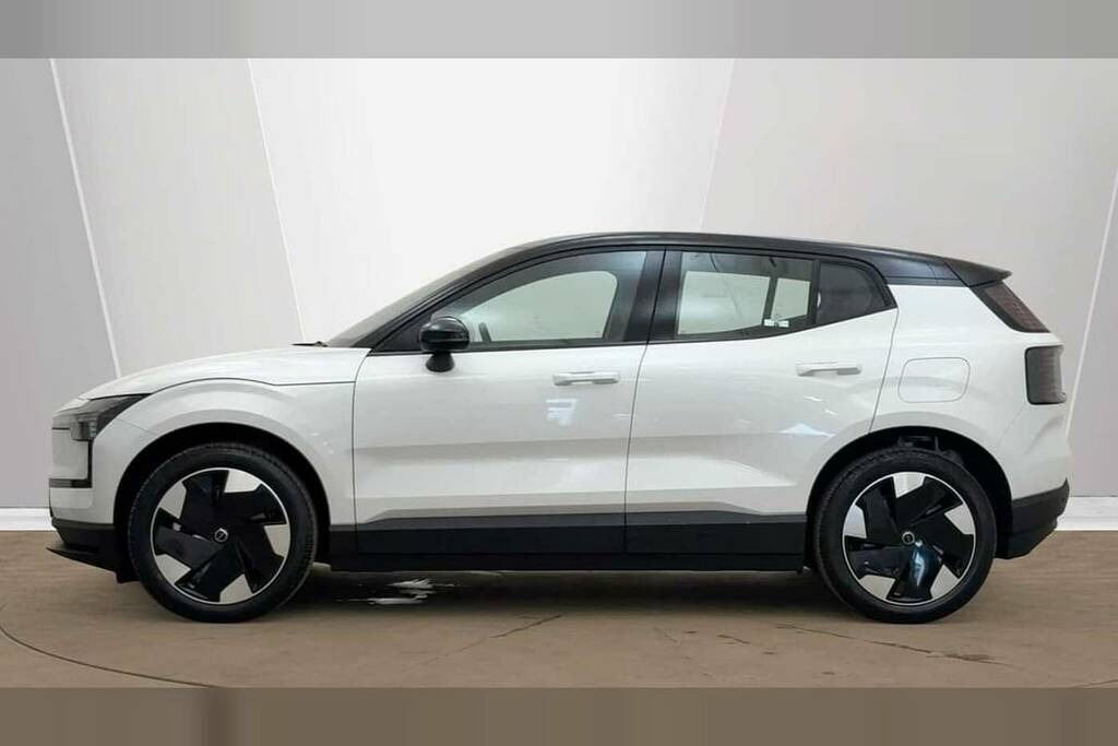 Volvo EX30 315Kw Twin Motor Performance Plus 69Kwh White #6