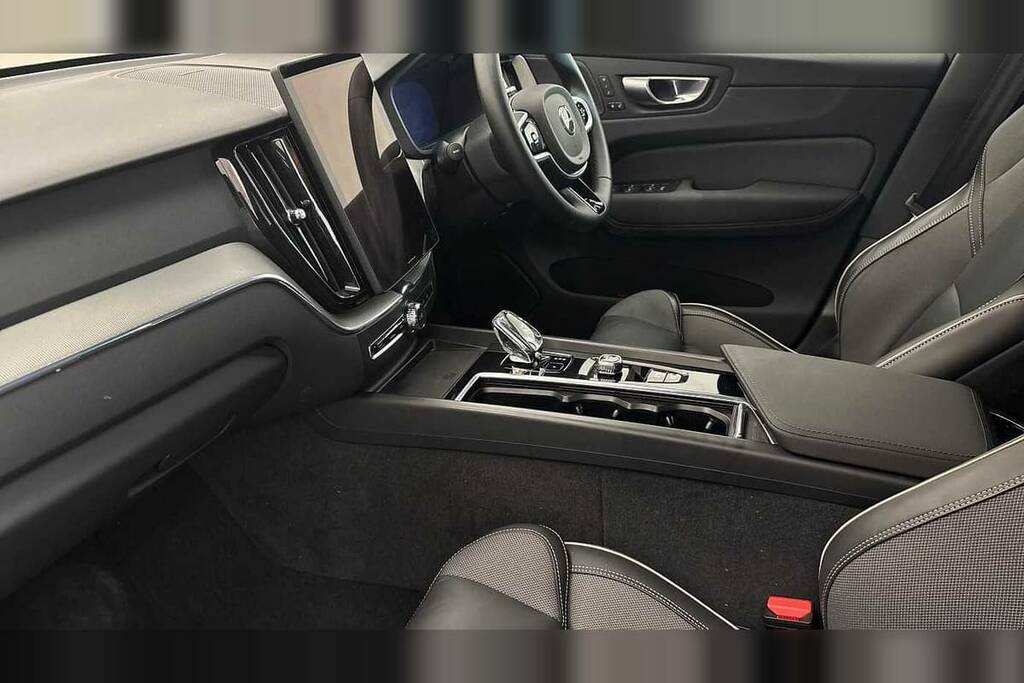 Volvo XC60 2.0 B5p Plus Black Edition Awd Geartronic Black #6