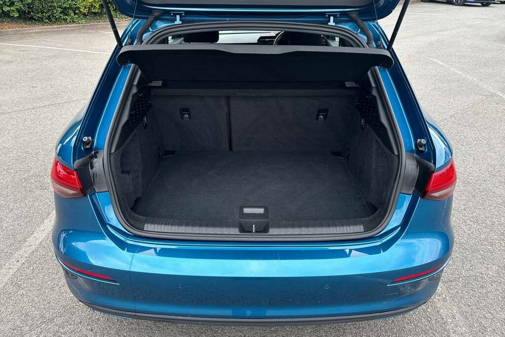 Audi A3 35 Tfsi Technik V070UAF Blue #2