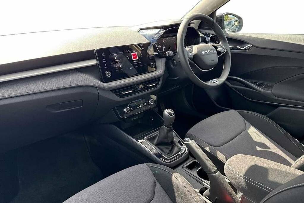 Skoda Fabia 1.0 Tsi 116 Design Edition KP75ADZ White #2