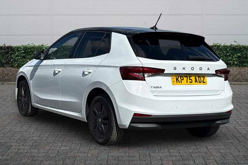Skoda Fabia 1.0 Tsi 116 Design Edition KP75ADZ White #3