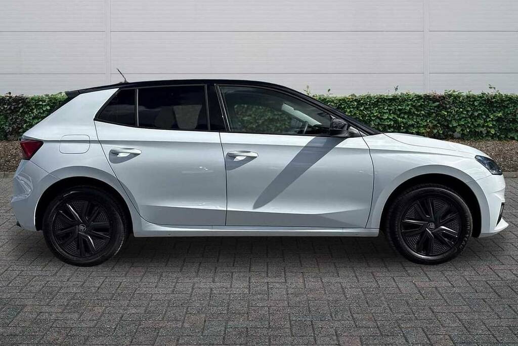 Skoda Fabia 1.0 Tsi 116 Design Edition KP75ADZ White #4