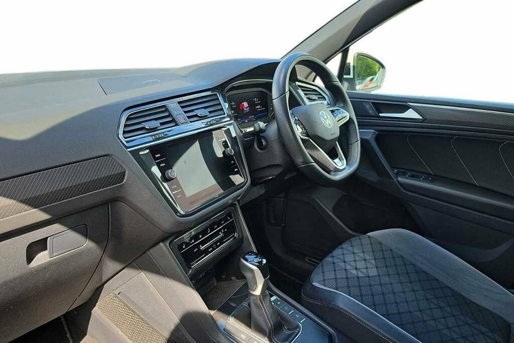 Volkswagen Tiguan 1.5 Tsi 150 R-line Dsg GV72FWF White #2