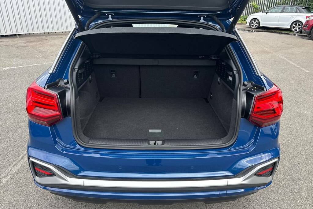 Audi Q2 35 Tfsi S Line S Tronic BM25JNO Blue #2