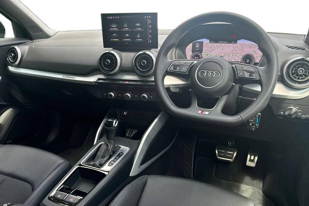 Audi Q2 35 Tfsi Black Edition S Tronic VE24FRR Grey #4