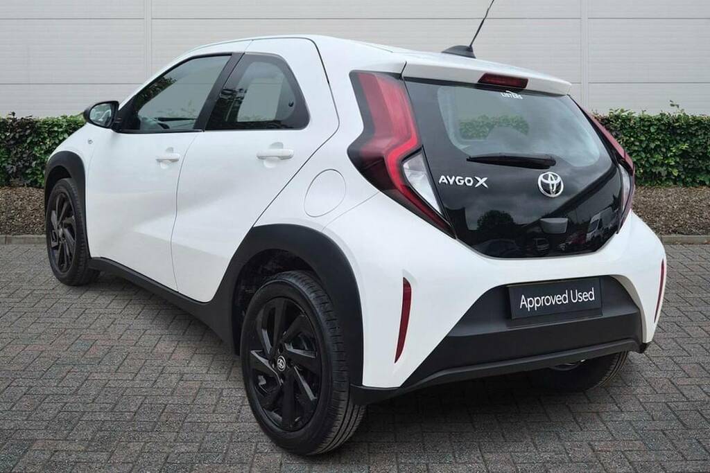 Toyota Aygo X 1.0 Vvt-i Pure FV72VFC White #2