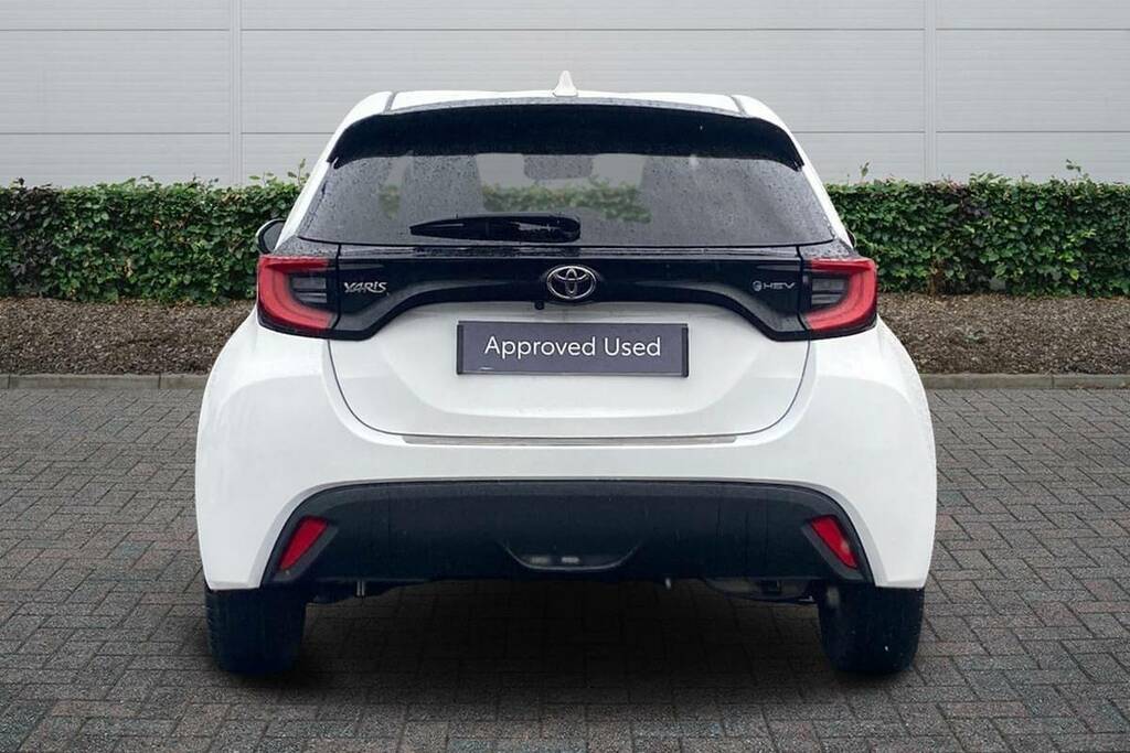 Toyota Yaris 1.5 Hybrid Design Cvt  #4