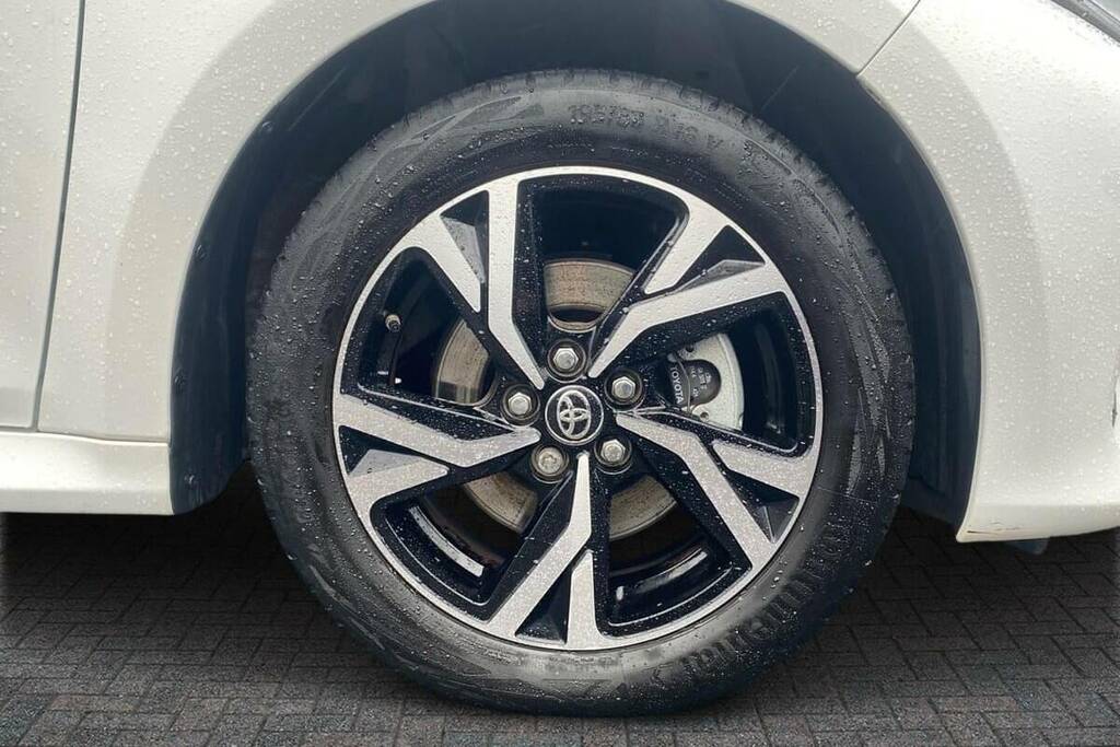 Toyota Yaris 1.5 Hybrid Design Cvt  #6