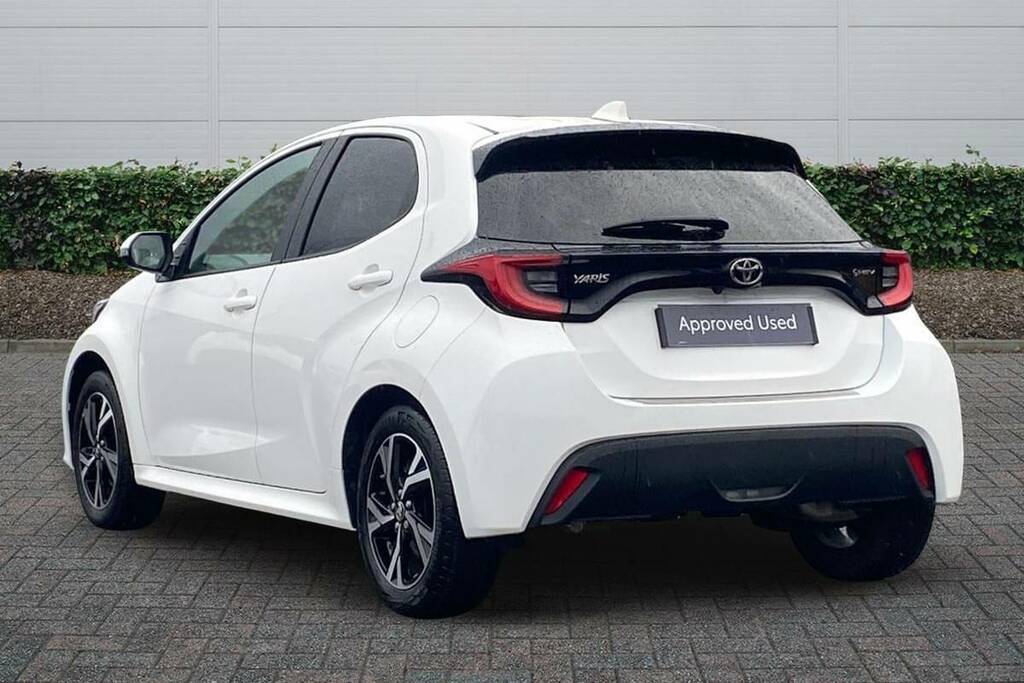 Toyota Yaris 1.5 Hybrid Design Cvt  #2