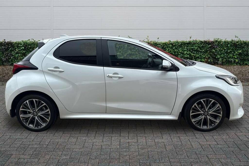 Toyota Yaris 1.5 Hybrid Excel Cvt White #5