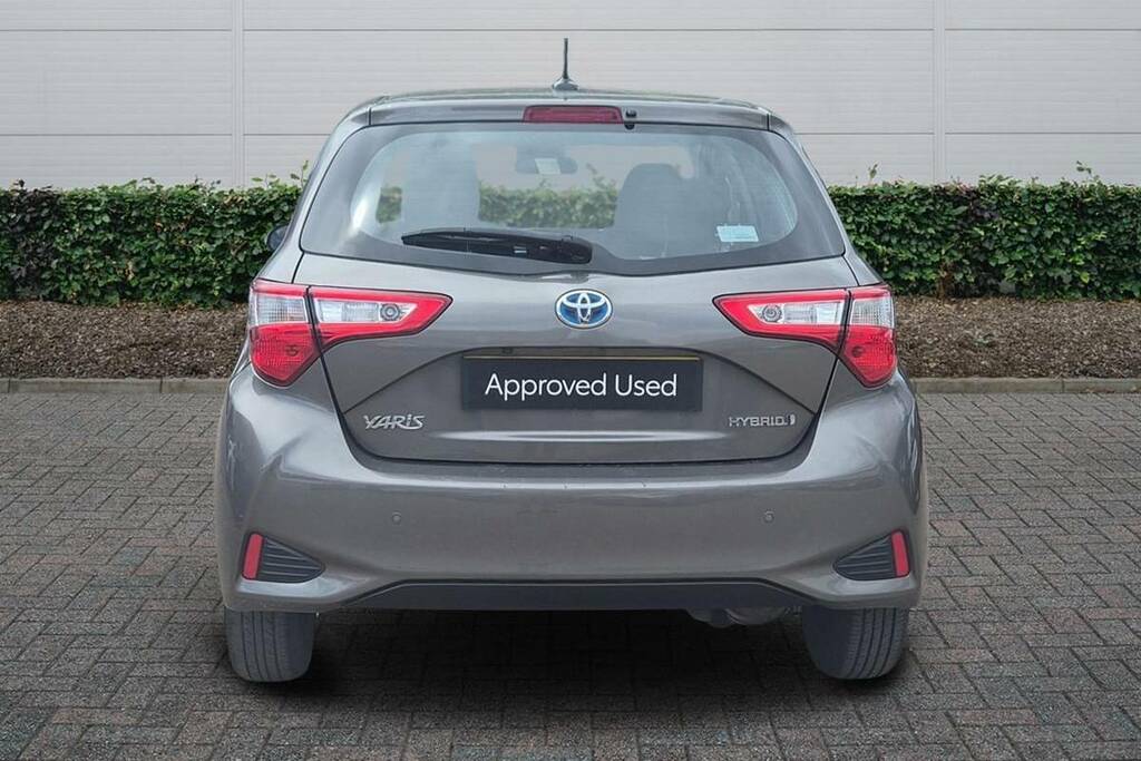 Toyota Yaris 1.5 Hybrid Icon Tech Cvt LY19NFT Brown #4