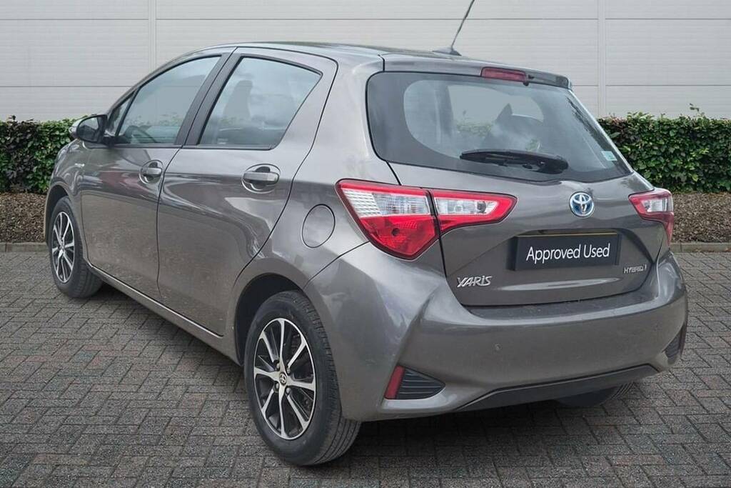 Toyota Yaris 1.5 Hybrid Icon Tech Cvt LY19NFT Brown #2