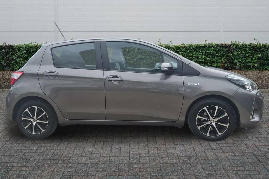 Toyota Yaris 1.5 Hybrid Icon Tech Cvt LY19NFT Brown #5