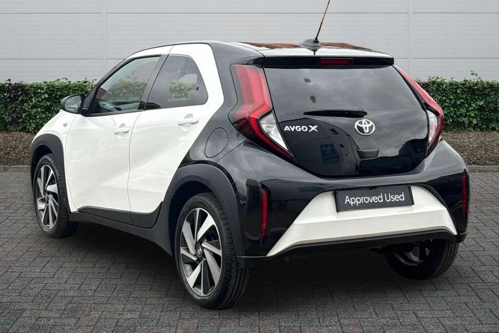Toyota Aygo X 1.0 Vvt-i Edge WP74AOK White #2