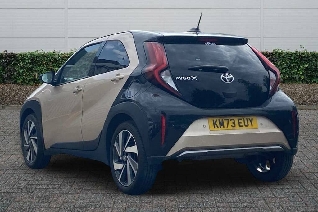 Toyota Aygo X 1.0 Vvt-i Exclusive KM73EUY Beige #2
