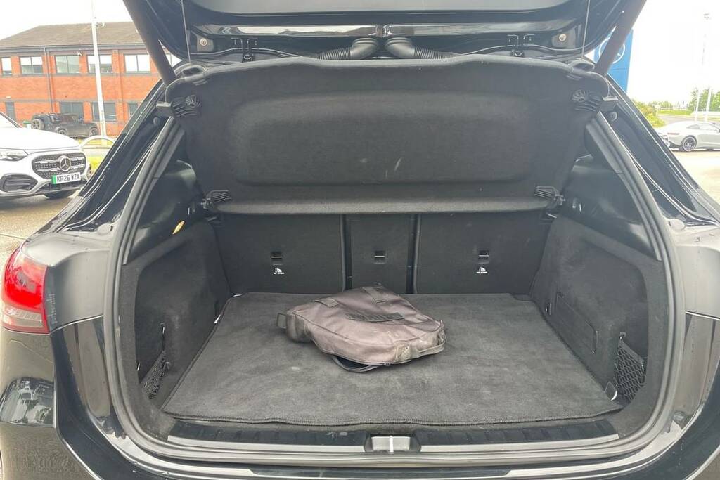 Mercedes-Benz EQA 250 140Kw Amg Line 66.5Kwh Black #2