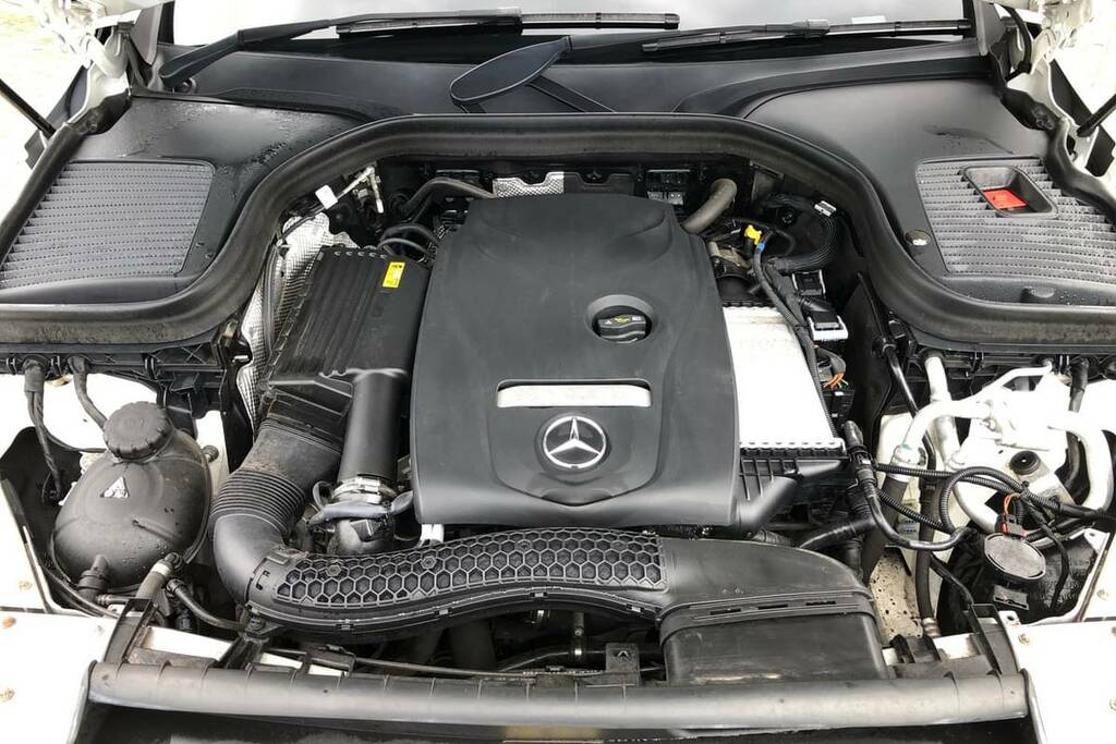 Mercedes-Benz GLC Class 250 4Matic Amg Night Edition 9G-tronic White #5