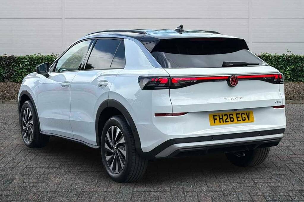 Volkswagen T-Roc 1.5 Etsi 150 Life Dsg FH26EGV Black #3