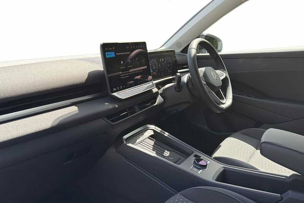 Volkswagen T-Roc 1.5 Etsi 150 Life Dsg FH26EGV Black #2