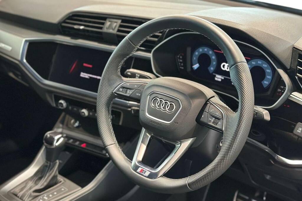 Audi Q3 35 Tfsi S Line S Tronic Leather DE25JVD Black #4