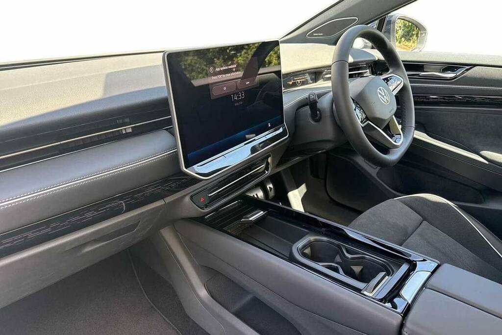 Volkswagen ID.7 210Kw Match Pro Plus 77Kwh White #2
