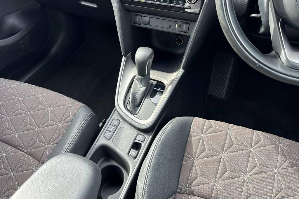 Toyota Yaris Cross 1.5 Hybrid Excel Cvt FR73CJJ Black #6