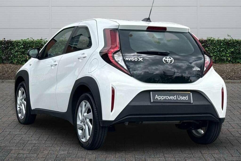 Toyota Aygo X 1.0 Vvt-i Pure VK75LGY White #2