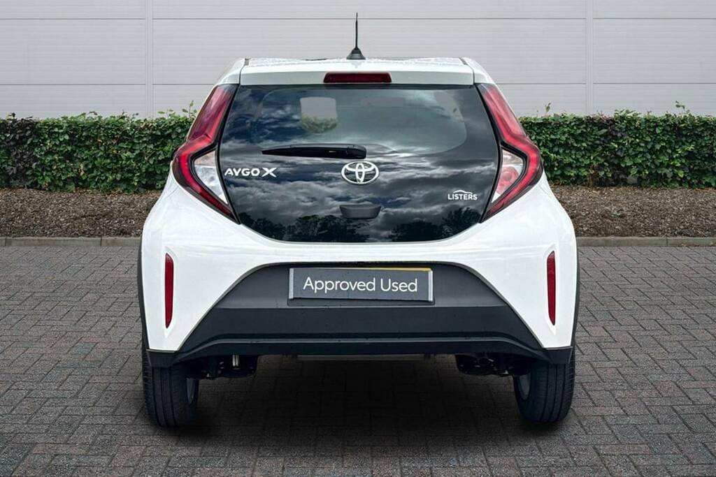 Toyota Aygo X 1.0 Vvt-i Pure VK75LGY White #4