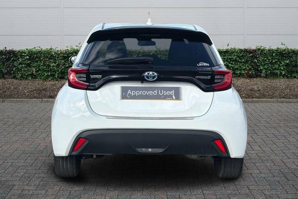 Toyota Yaris 1.5 Hybrid Design Cvt VU73UYP White #4