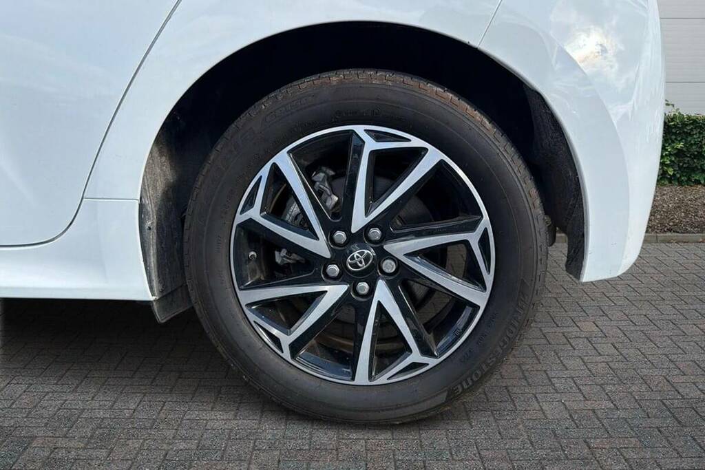 Toyota Yaris 1.5 Hybrid Design Cvt VU73UYP White #6