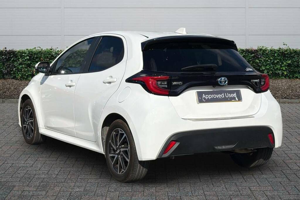 Toyota Yaris 1.5 Hybrid Design Cvt VU73UYP White #2