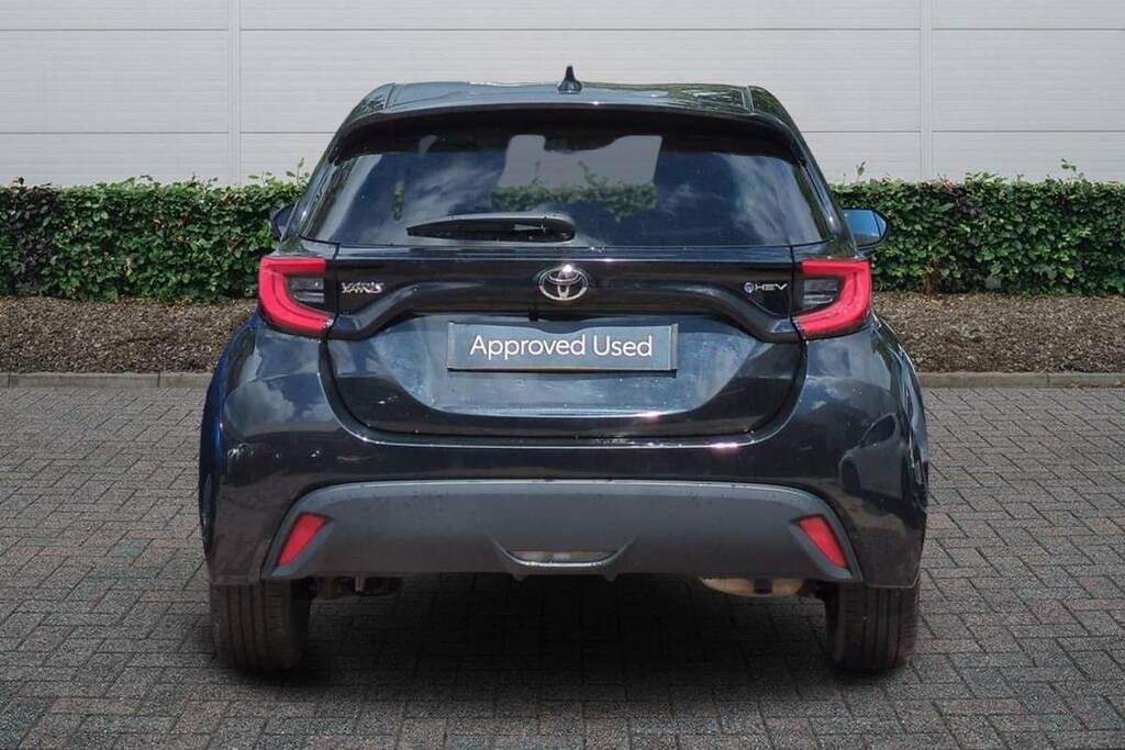 Toyota Yaris 1.5 Hybrid Design Cvt BN24XAJ Black #4