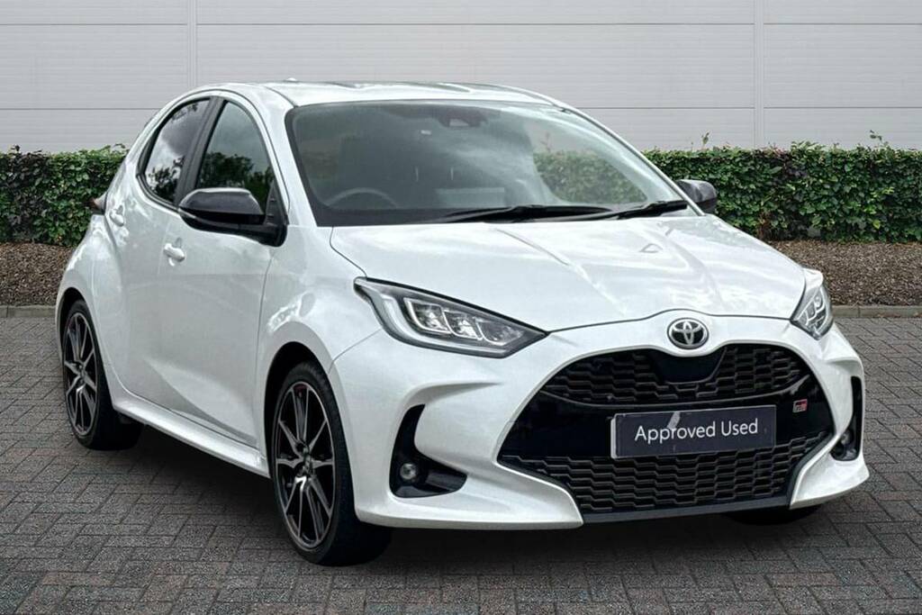 Toyota Yaris 1.5 Hybrid Gr Sport Cvt PJ73OAH White