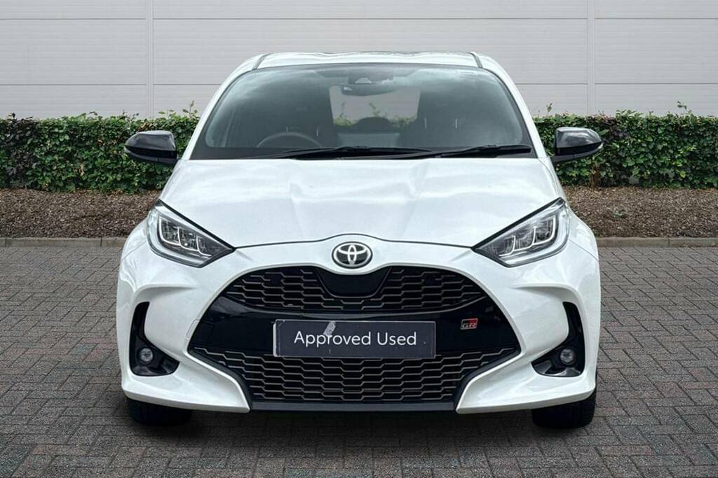 Toyota Yaris 1.5 Hybrid Gr Sport Cvt PJ73OAH White #3