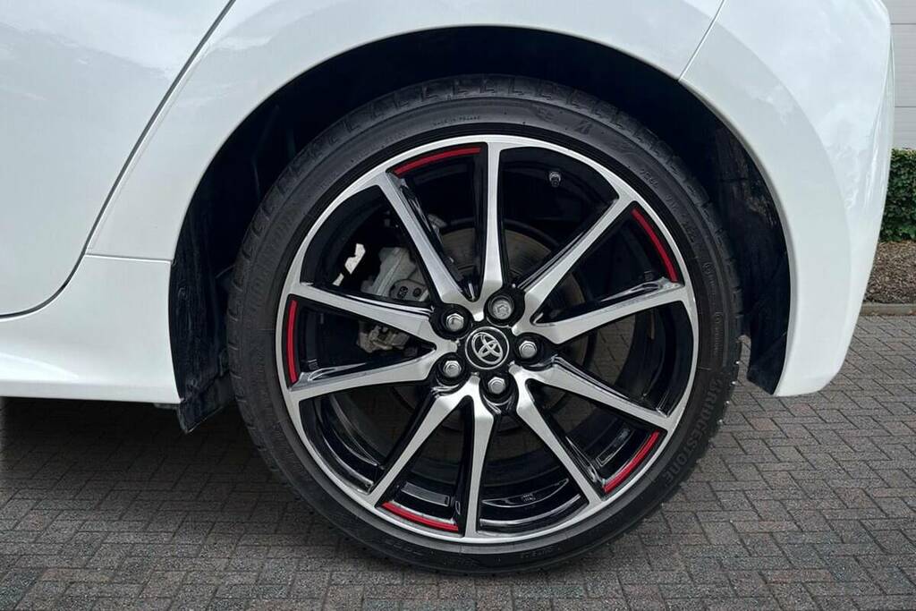 Toyota Yaris 1.5 Hybrid Gr Sport Cvt PJ73OAH White #6