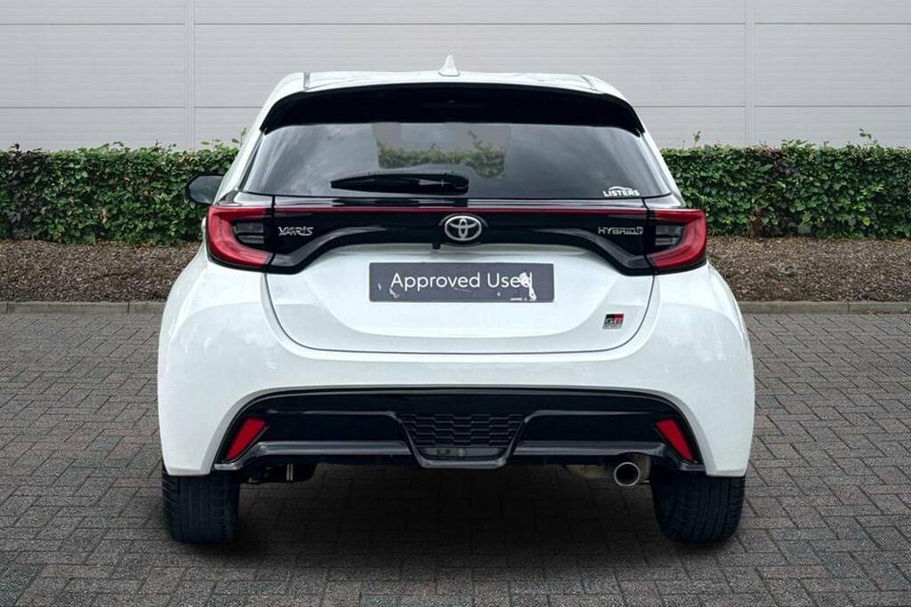 Toyota Yaris 1.5 Hybrid Gr Sport Cvt PJ73OAH White #4