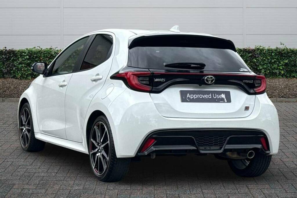 Toyota Yaris 1.5 Hybrid Gr Sport Cvt PJ73OAH White #2
