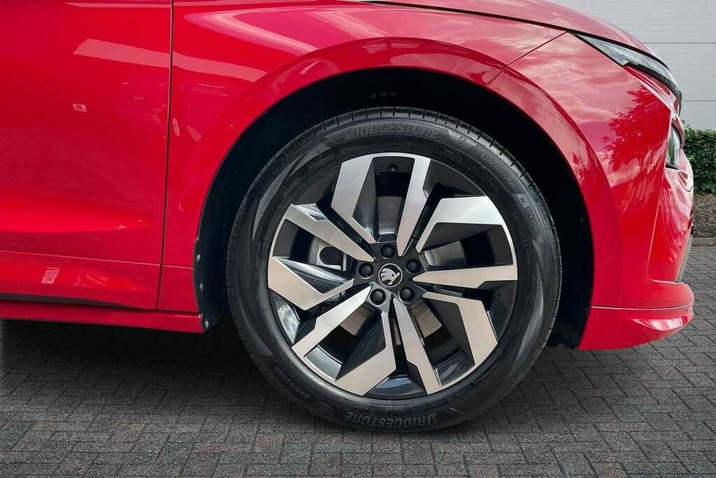 Skoda ENYAQ 210Kw 85 Sportline 82Kwh Red #5