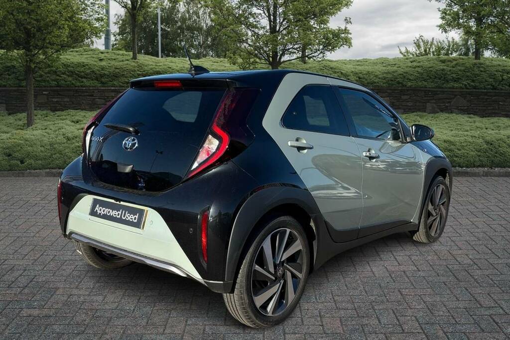 Toyota Aygo X 1.0 Vvt-i Exclusive Green #2